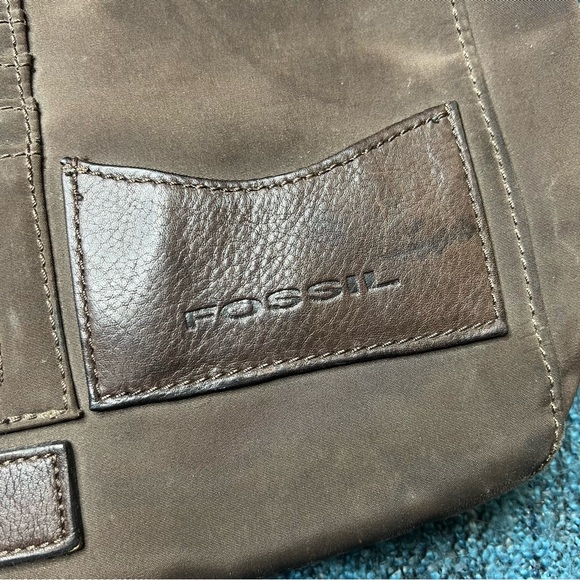 Fossil Genuine Leather Messenger Bag Crossbody Book Bag in Brown - Picture 8 of 11